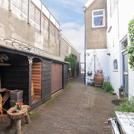 De Kapiteinshut Aan De Rivier Met Xl Ligbad En Sauna Lekkerkerk Exterior foto