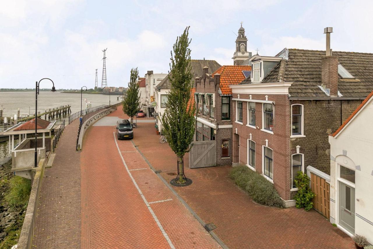 De Kapiteinshut Aan De Rivier Met Xl Ligbad En Sauna Lekkerkerk Exterior foto