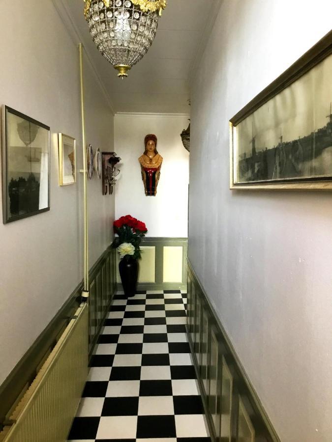 De Kapiteinshut Aan De Rivier Met Xl Ligbad En Sauna Lekkerkerk Exterior foto